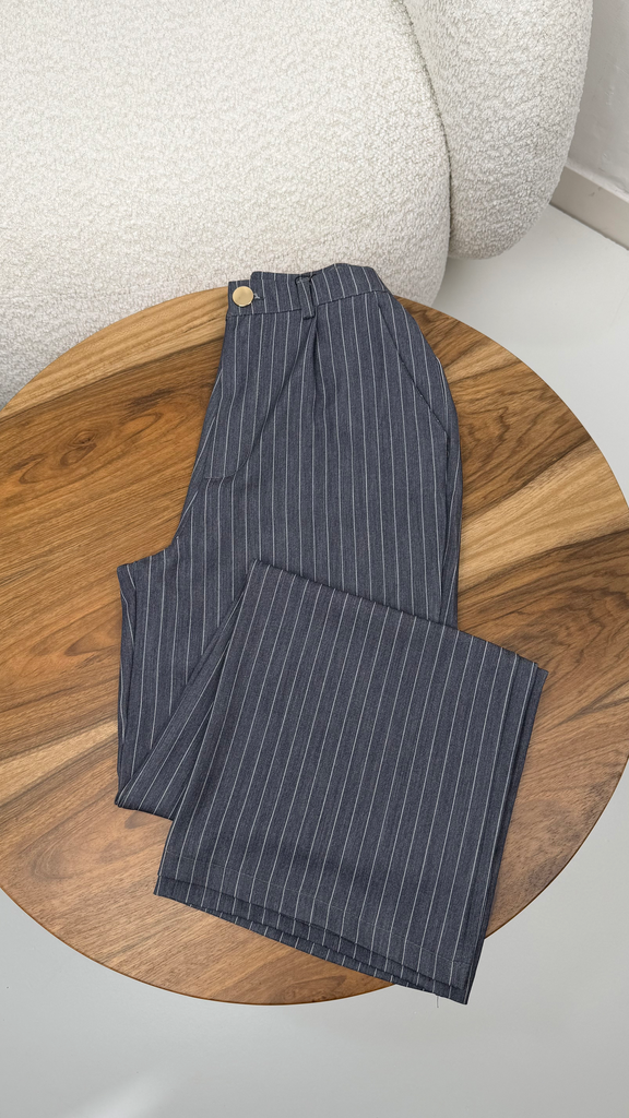 [B267.01] WIDE LEG MERY LINE GRIS (S)