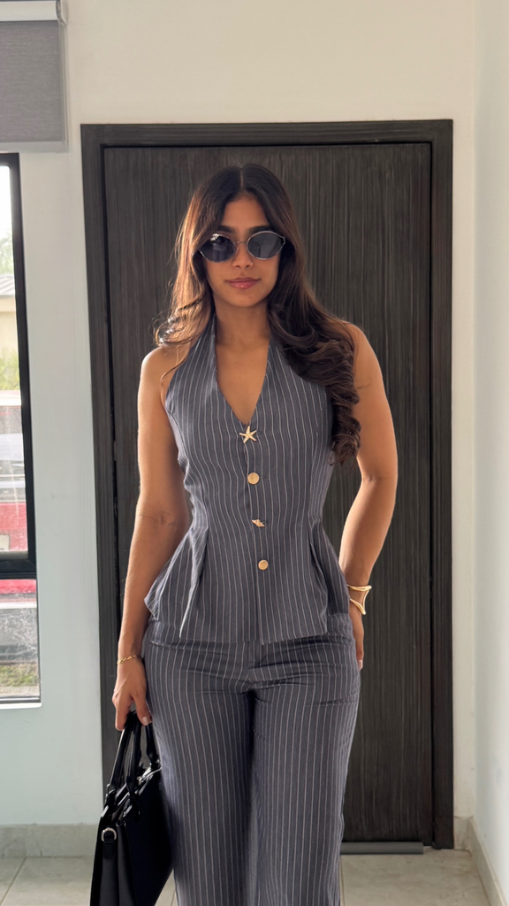 [A456.01] CHALECO MERY LINE GRIS (S)