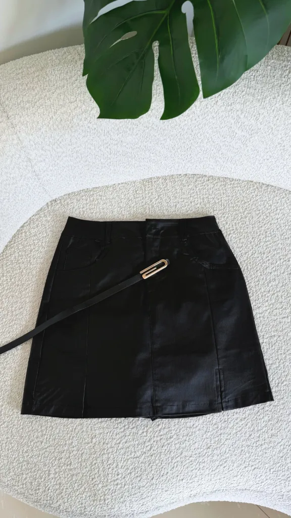 Falda short cuerina G192